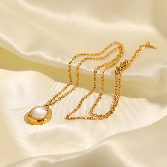 ◾️18k Gold Plated Natural White Opal Pendant Necklace - Picture 2 of 9